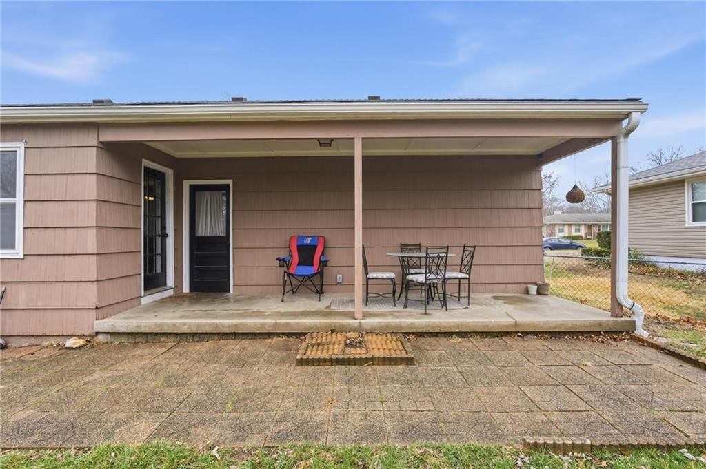 4847 NE Chouteau Drive — photo 36