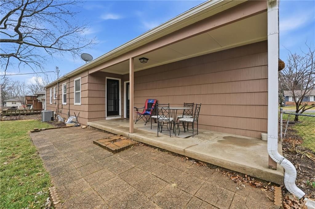 4847 NE Chouteau Drive — photo 38