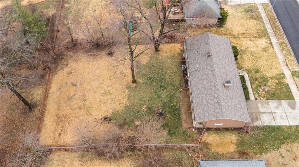 4847 NE Chouteau Drive — photo 40