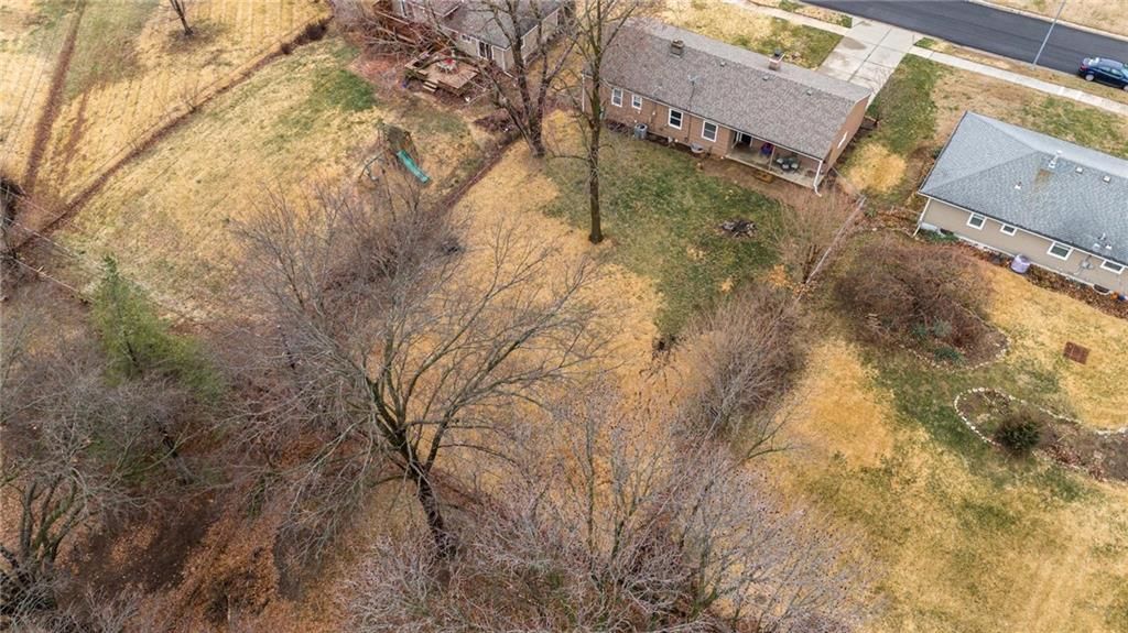 4847 NE Chouteau Drive — photo 41