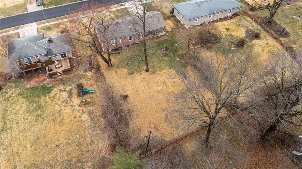 4847 NE Chouteau Drive — photo 42