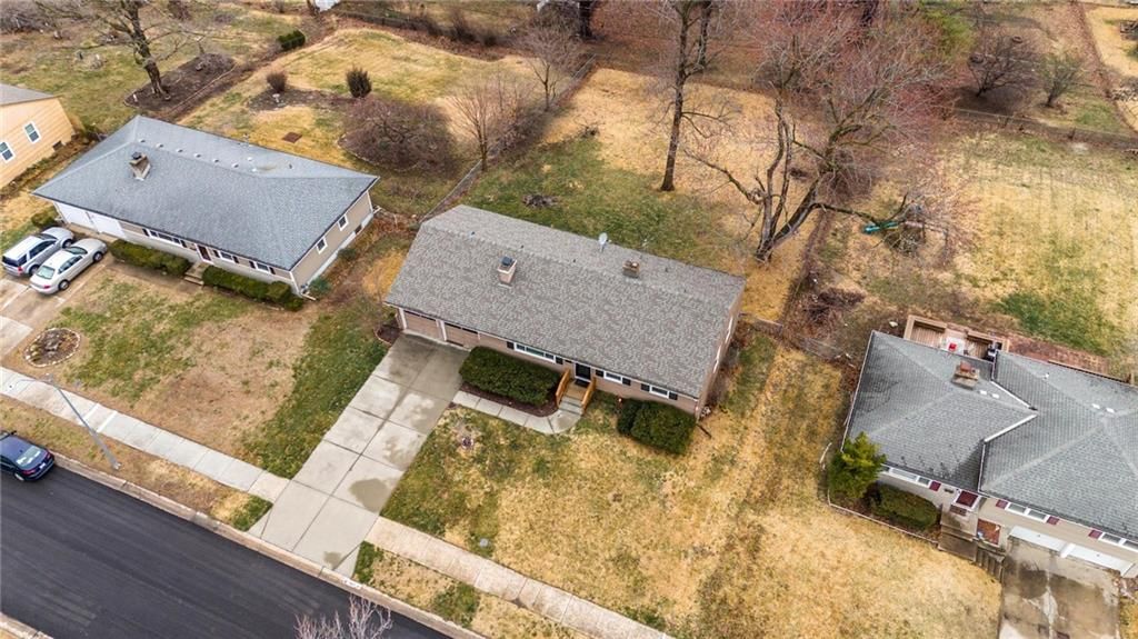4847 NE Chouteau Drive — photo 43