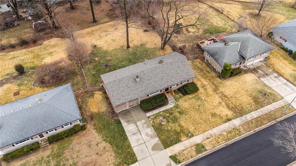 4847 NE Chouteau Drive — photo 44