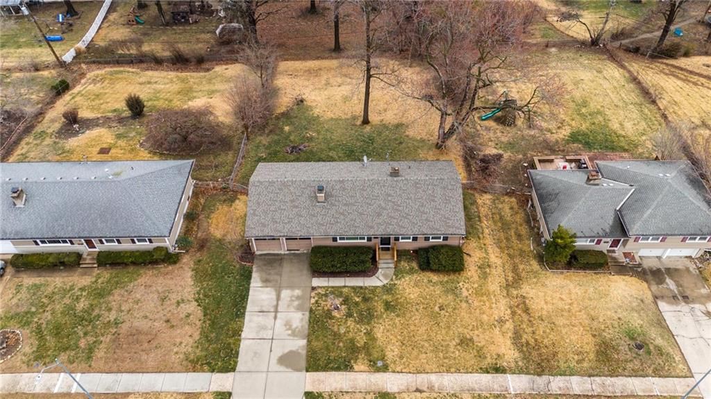 4847 NE Chouteau Drive — photo 45