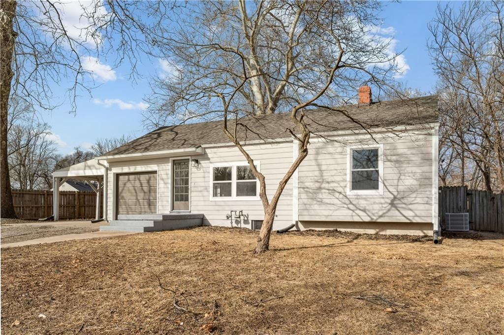 2414 NE 48th Street — photo 3