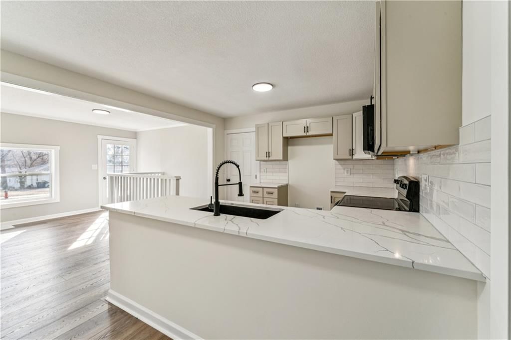 2414 NE 48th Street — photo 12