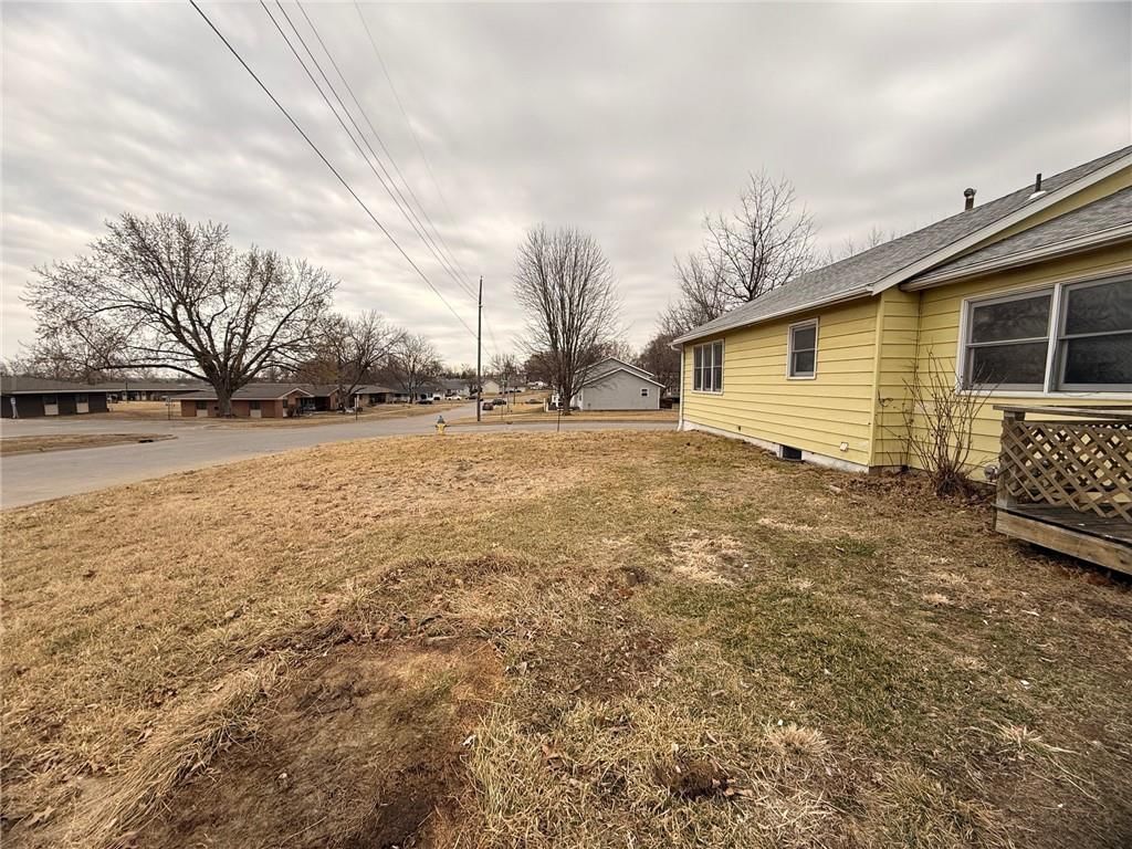 422 S Laura Street — photo 2