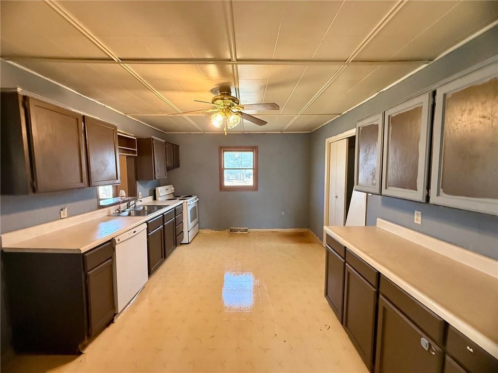 422 S Laura Street — photo 4