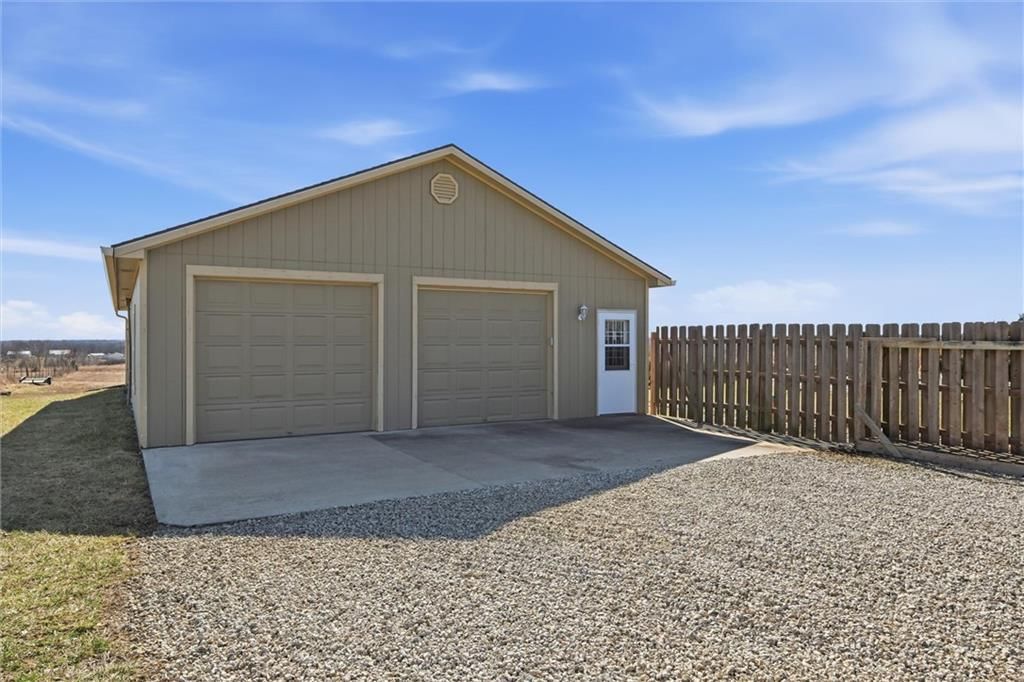 25605 Parallel Road — photo 36