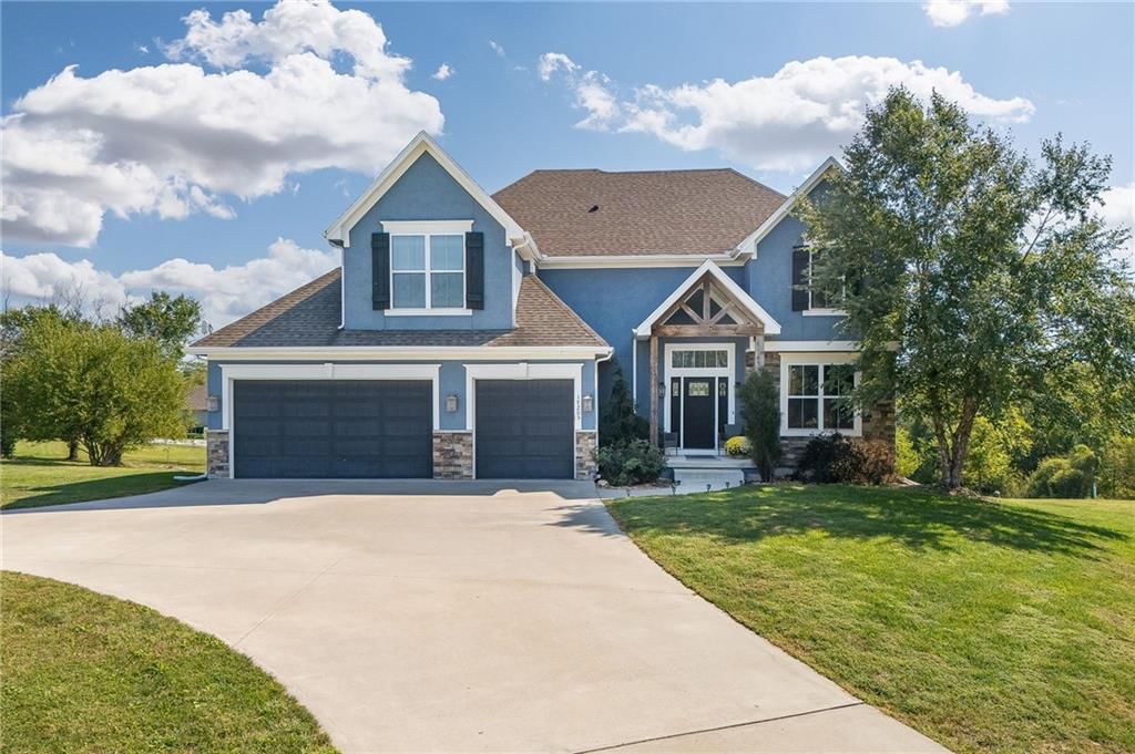 17205 Thomas Lane Road, Smithville, MO