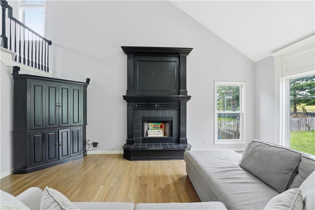 21715 W 100 Terrace — photo 5