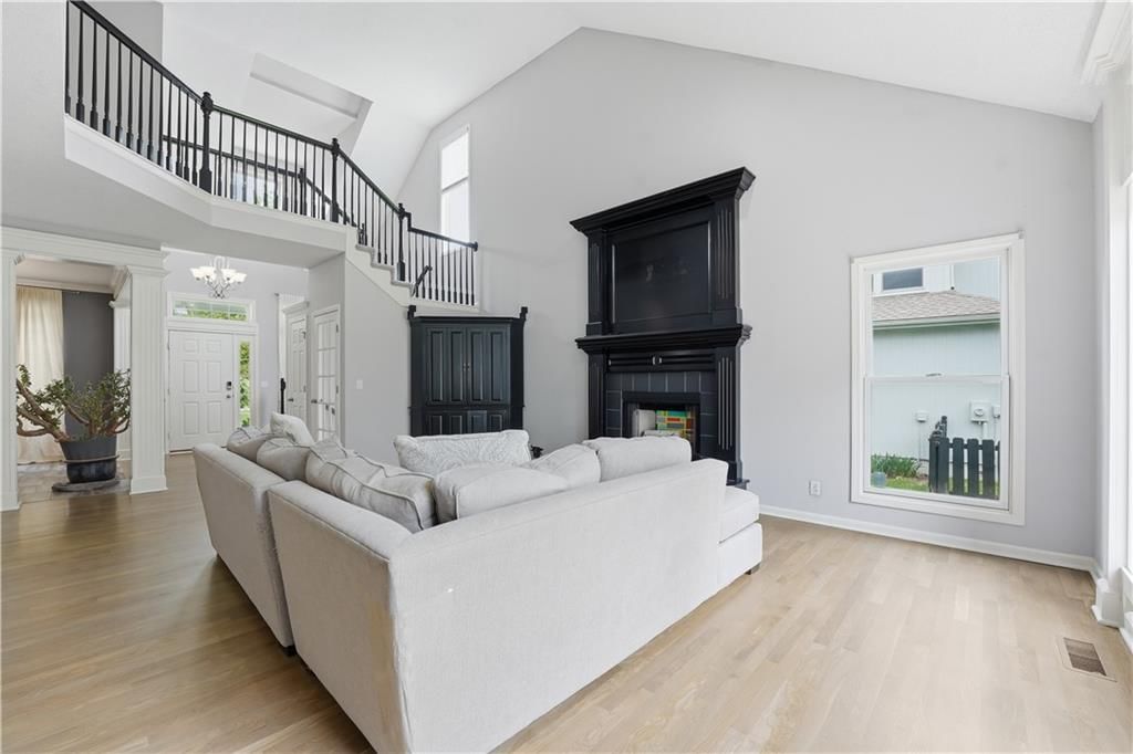 21715 W 100 Terrace — photo 6