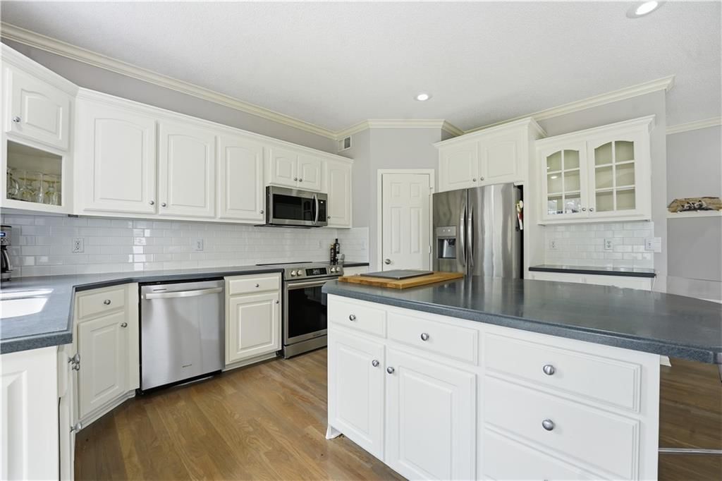 21715 W 100 Terrace — photo 9