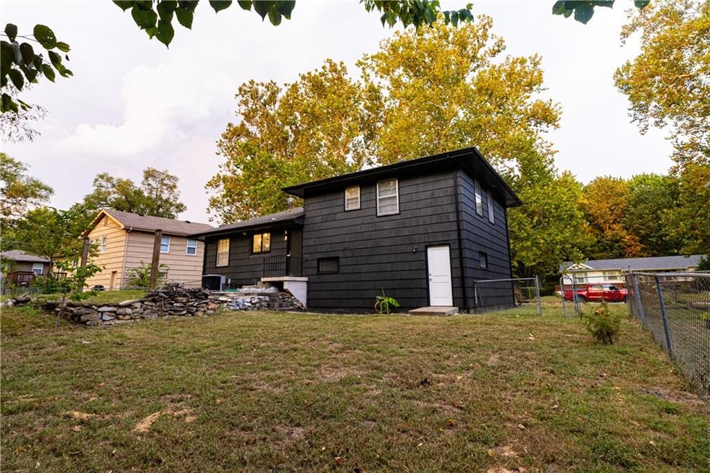 8008 Hardy Avenue — photo 9