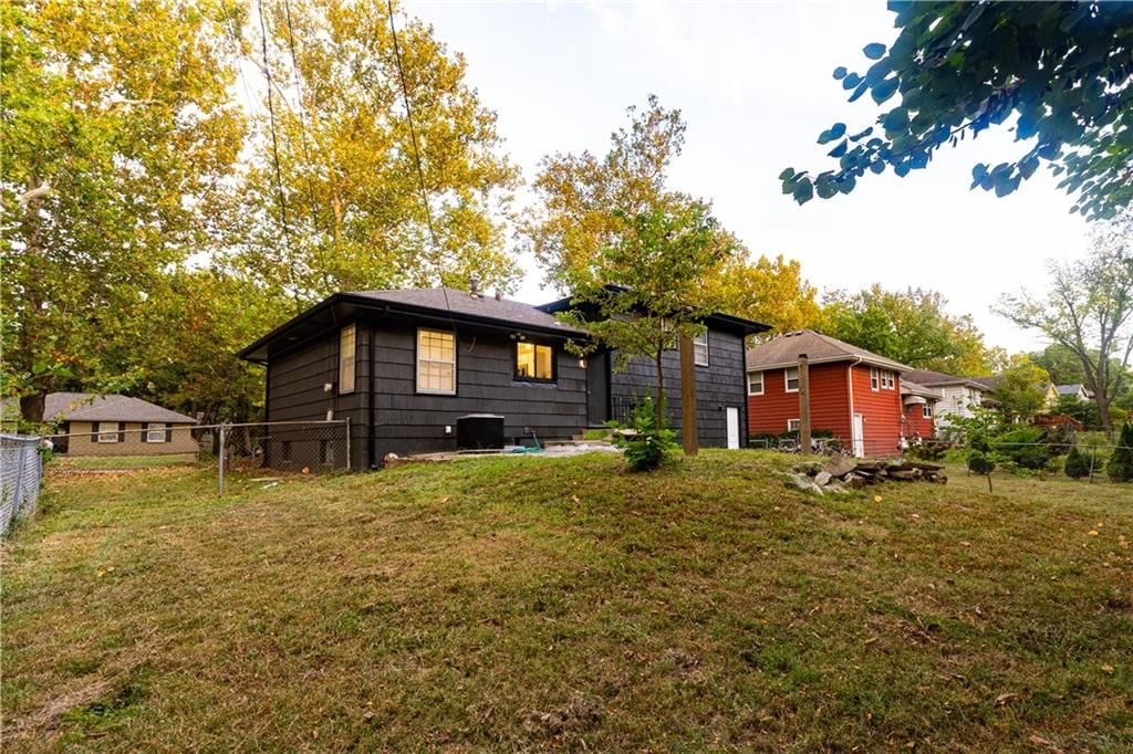 8008 Hardy Avenue — photo 10