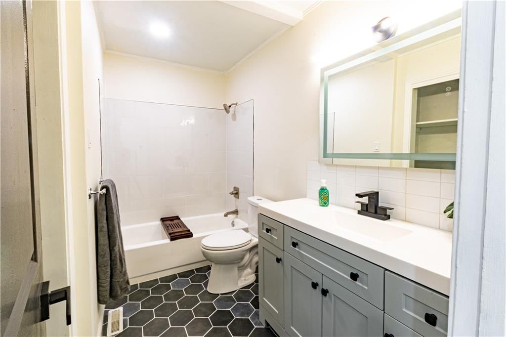 8008 Hardy Avenue — photo 20