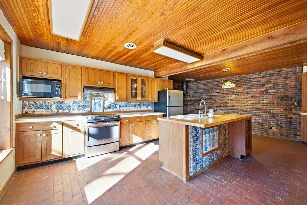 9246 Albany Road — photo 10