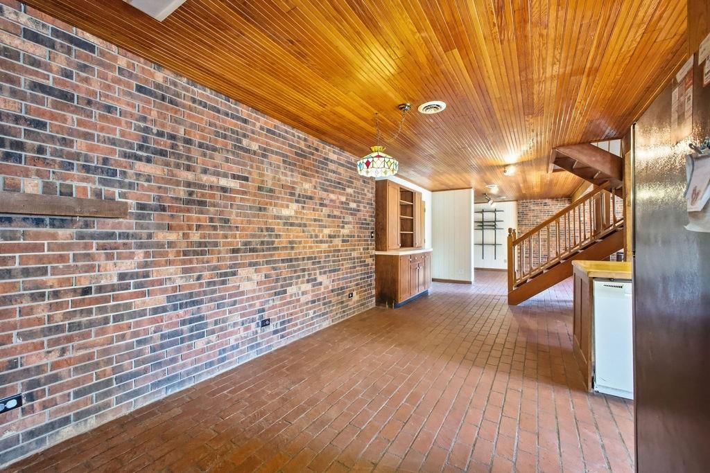 9246 Albany Road — photo 19