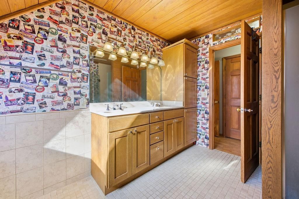 9246 Albany Road — photo 43