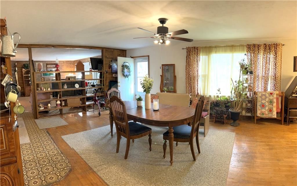 220 W John Street — photo 8