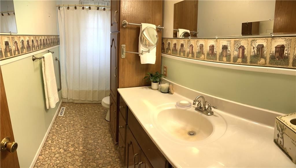 220 W John Street — photo 21