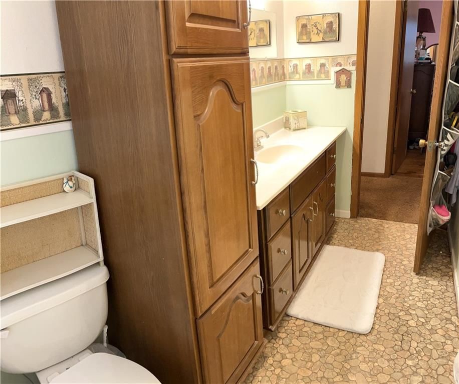 220 W John Street — photo 22
