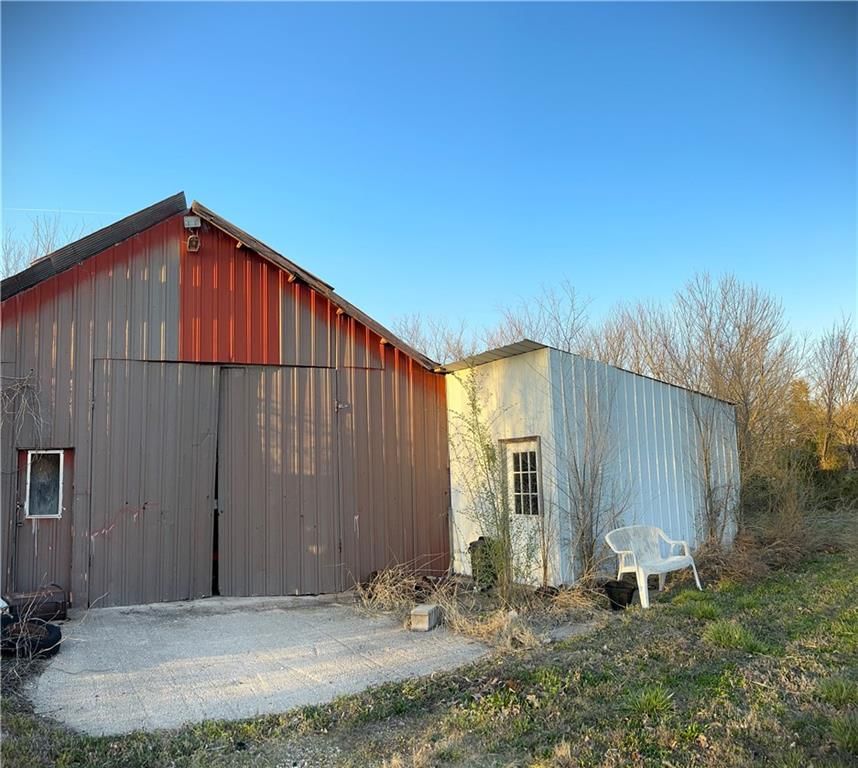 220 W John Street — photo 25