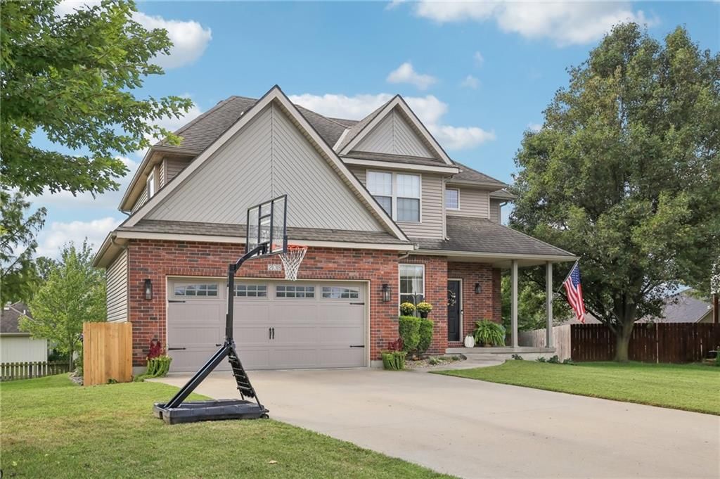 208 Westgate Court — photo 2