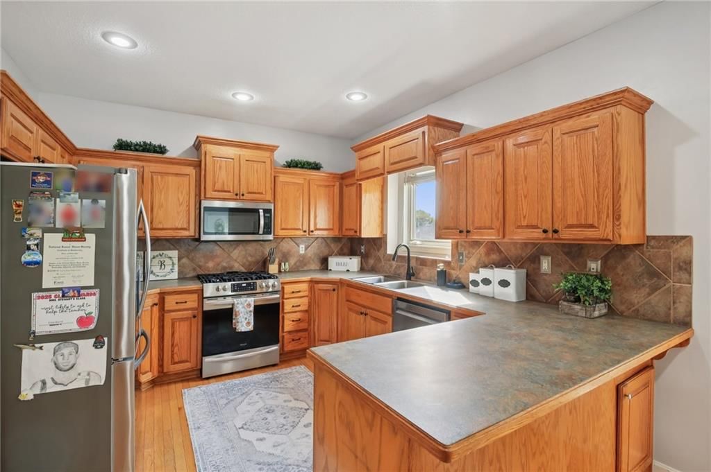 208 Westgate Court — photo 7