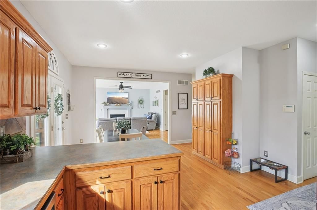 208 Westgate Court — photo 8