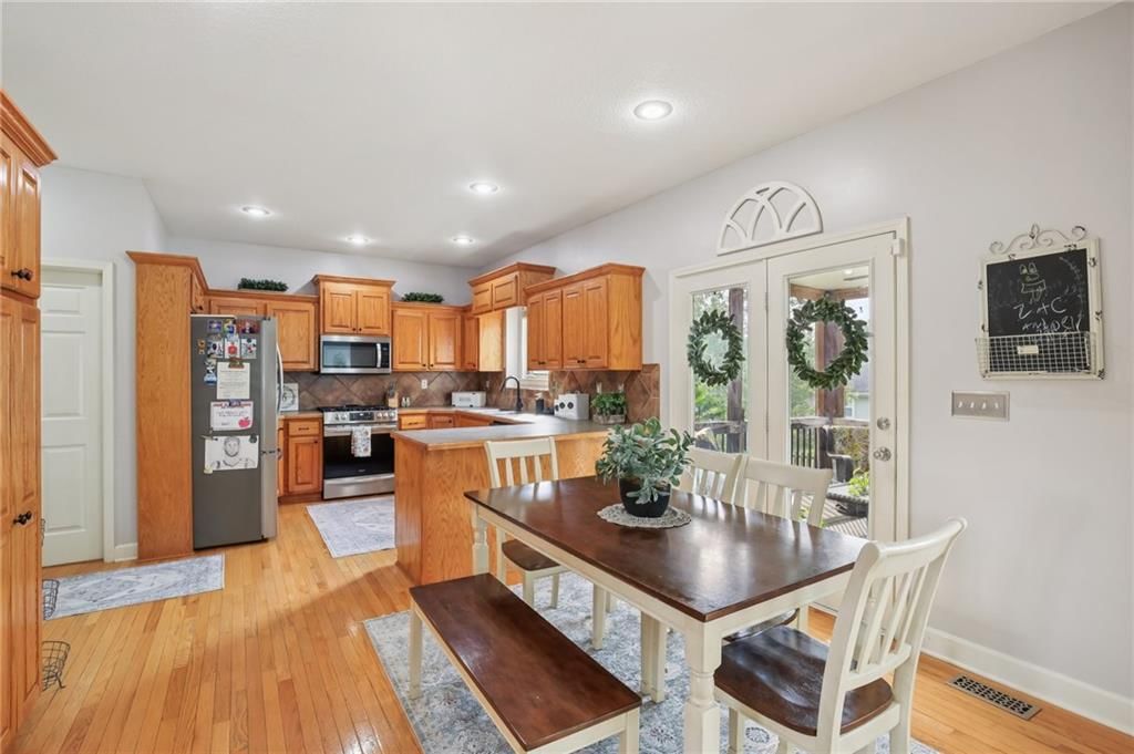 208 Westgate Court — photo 29
