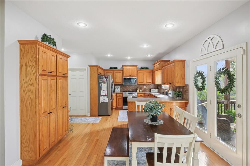208 Westgate Court — photo 30