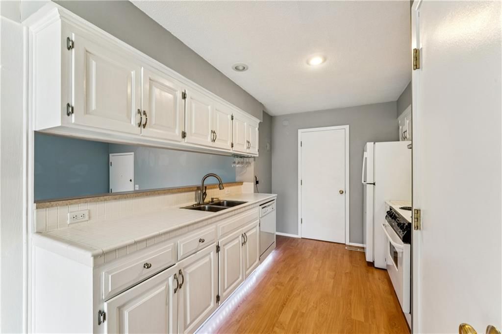 419 W 104th Street — photo 8