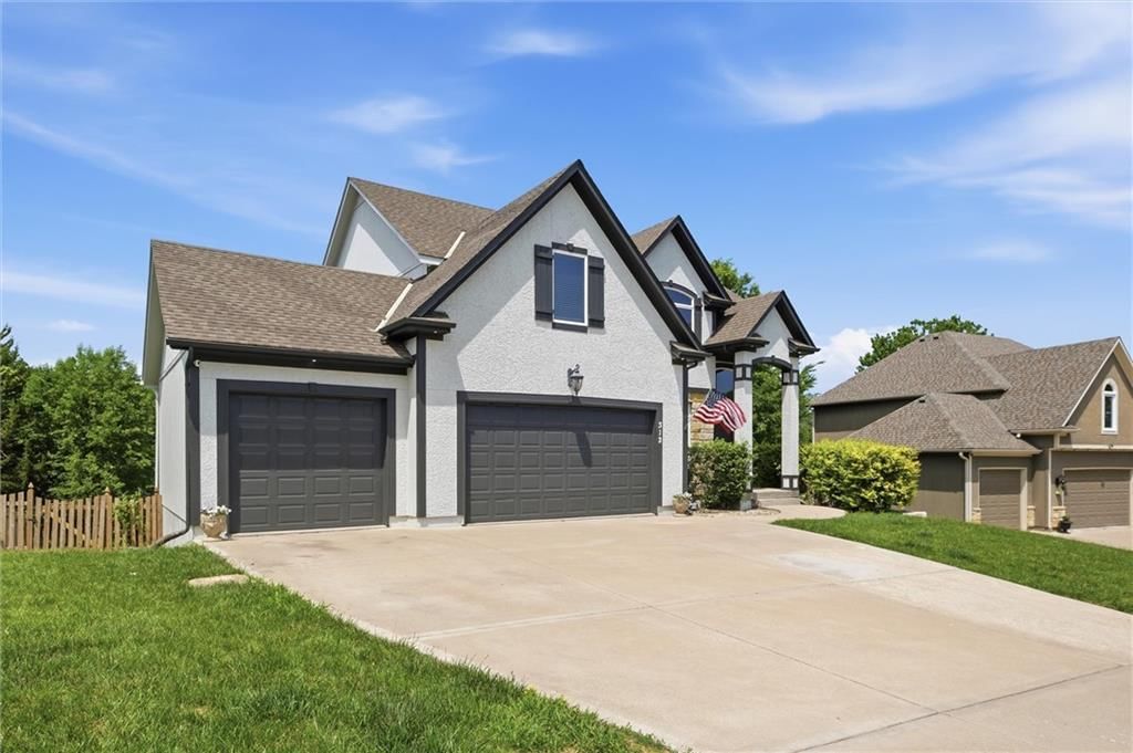 312 SE Battery Drive — photo 4