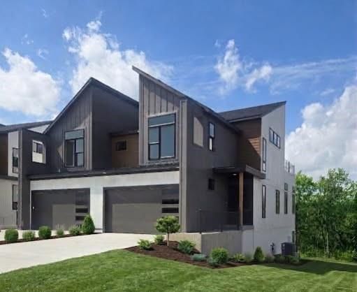 9313 Aminda Street, Lenexa, KS