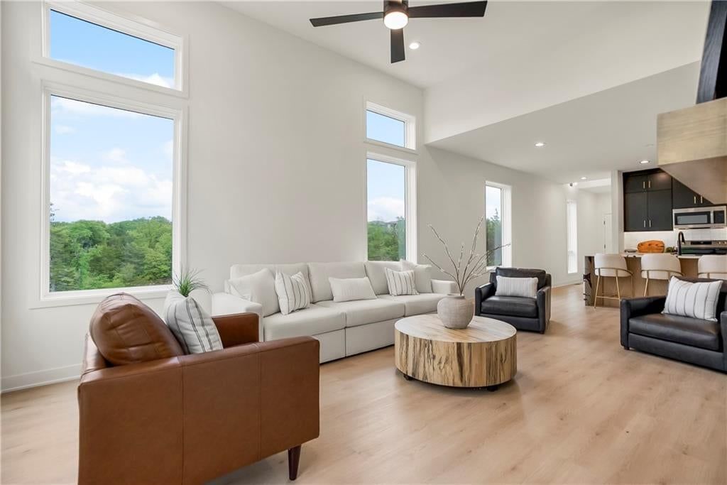 9311 Aminda Street, Lenexa, KS: listing photo 3