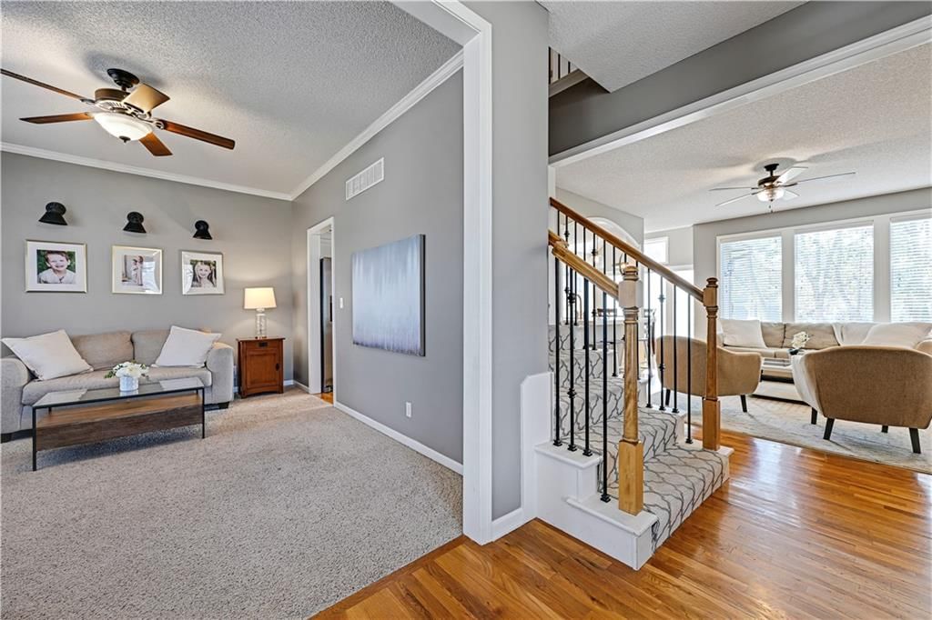 6047 Theden Street — photo 2