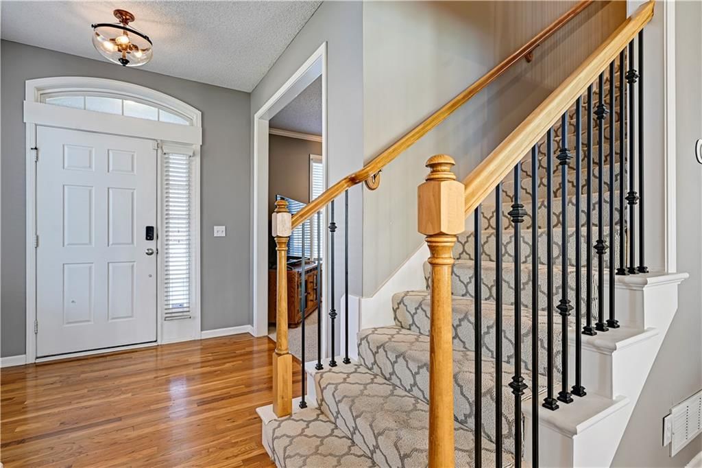6047 Theden Street — photo 3