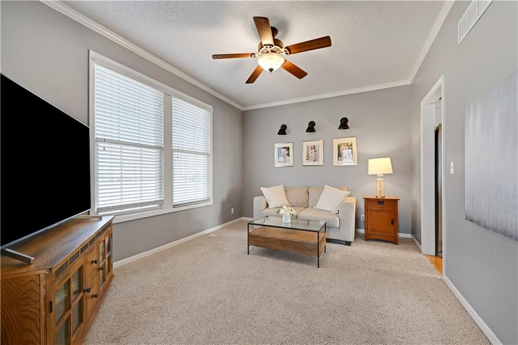6047 Theden Street — photo 4