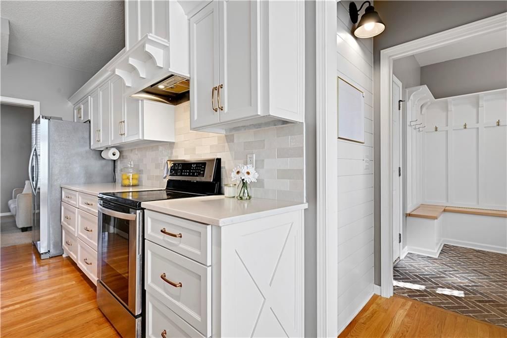 6047 Theden Street — photo 10