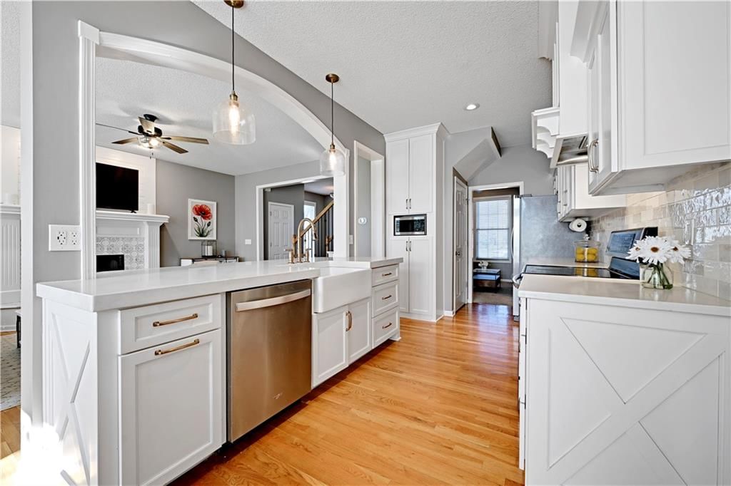 6047 Theden Street — photo 11
