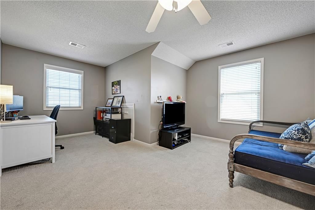 6047 Theden Street — photo 20