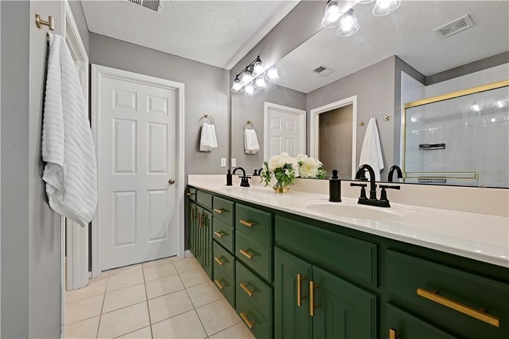 6047 Theden Street — photo 25