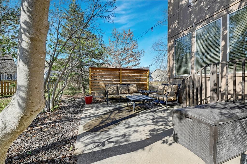 6047 Theden Street — photo 31