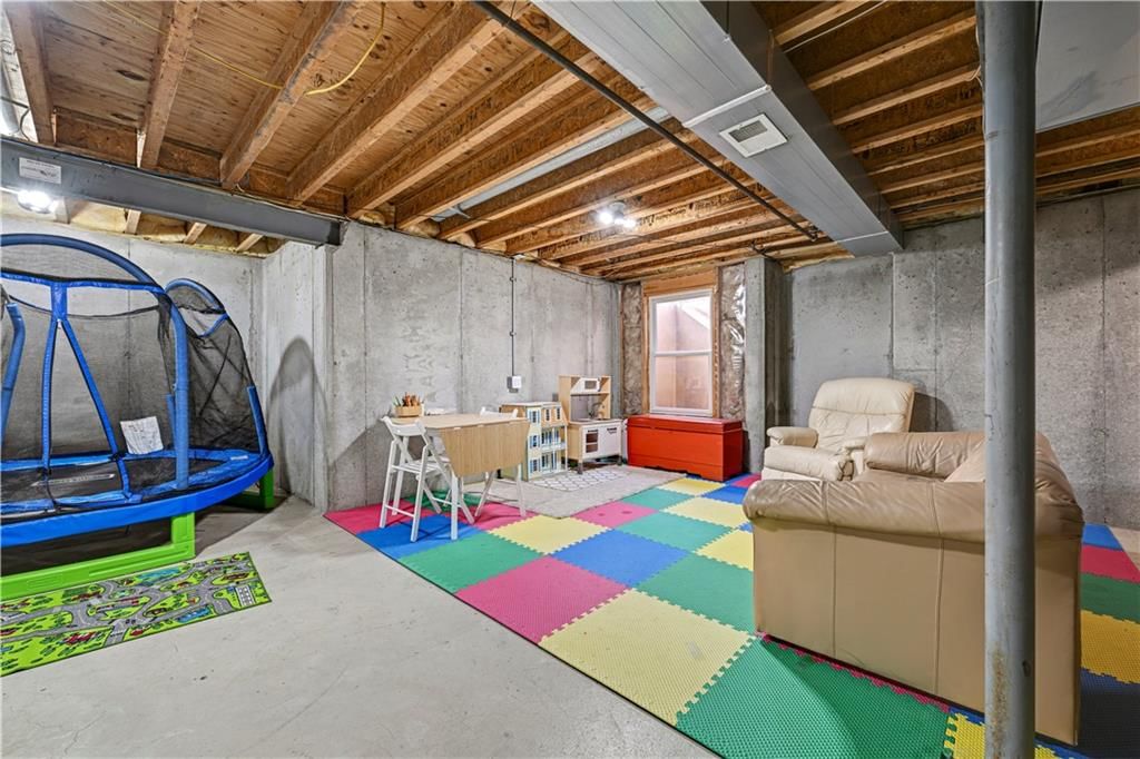 6047 Theden Street — photo 32