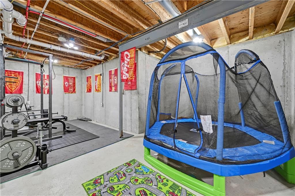 6047 Theden Street — photo 33