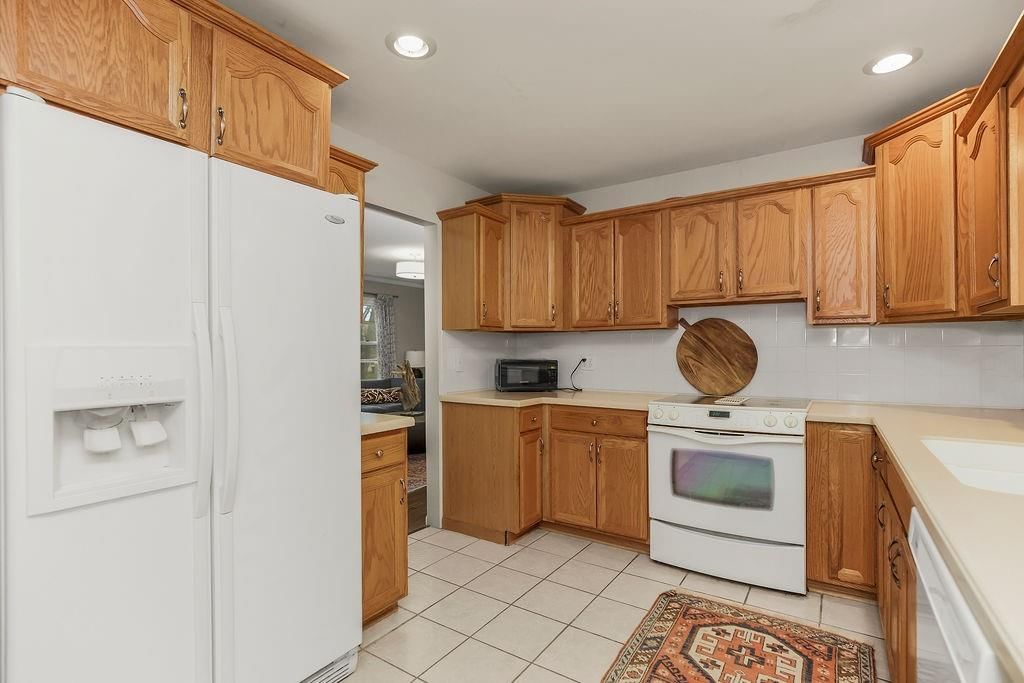 9804 HOLLY Street — photo 8
