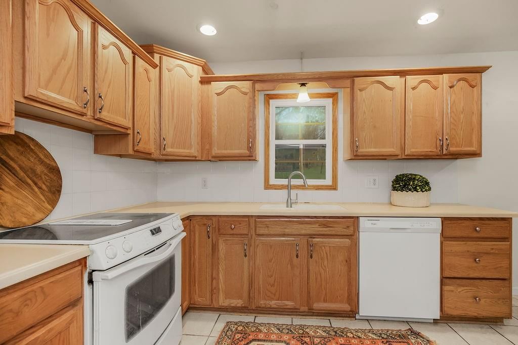 9804 HOLLY Street — photo 10