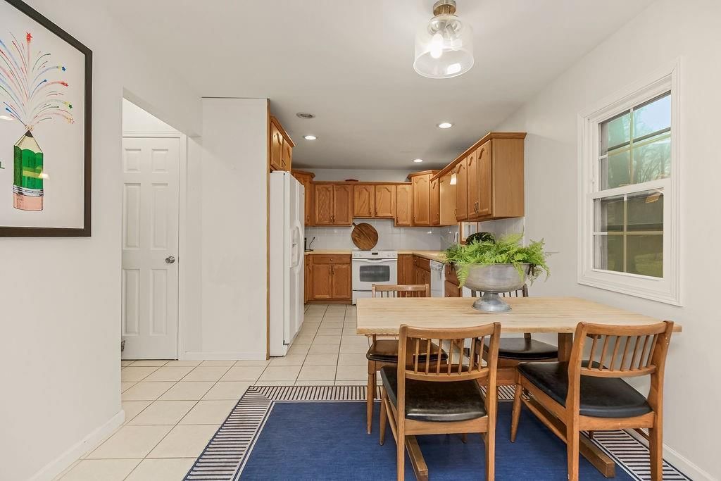 9804 HOLLY Street — photo 11