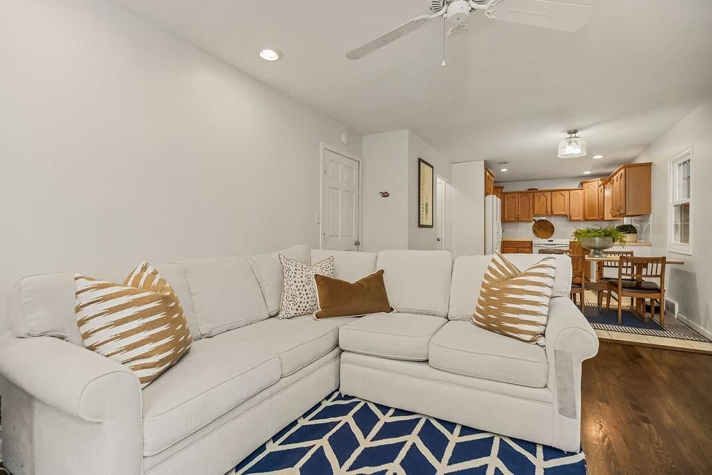 9804 HOLLY Street — photo 15